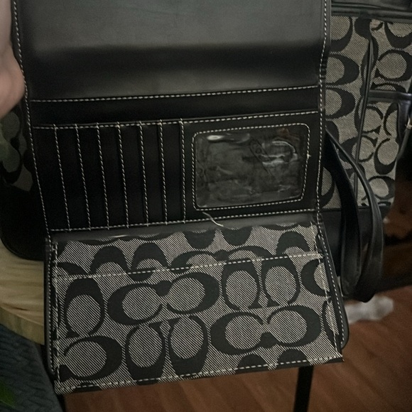 Coach small tote with wallet - Picture 2 of 5